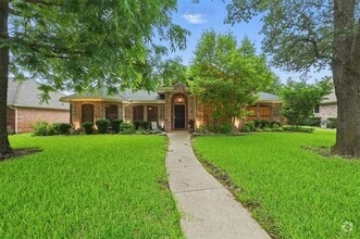 Building Photo - 211 Sendero Dr