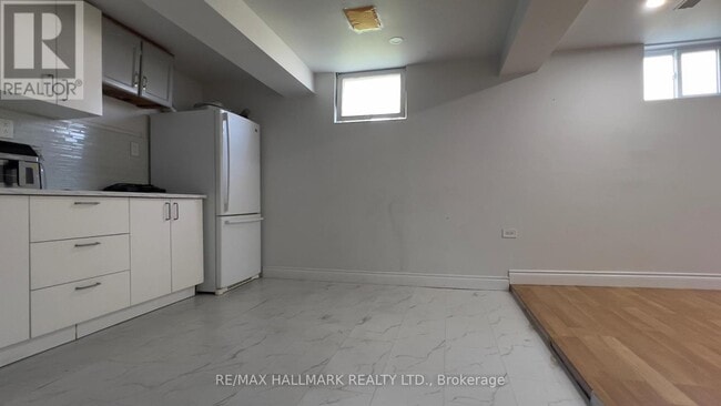 Building Photo - 76 Shendale Dr