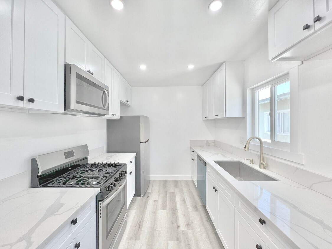 Primary Photo - 7305 Variel Avenue