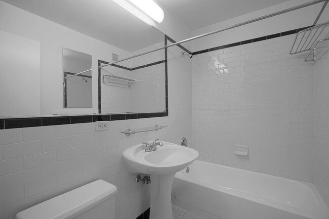 Building Photo - 400 West 43rd Street