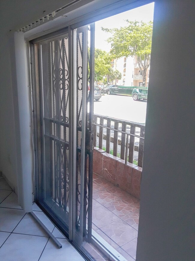 Foto del edificio - 4841 NW 7th St