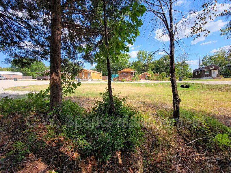 Foto del edificio - 302 Carson Cir