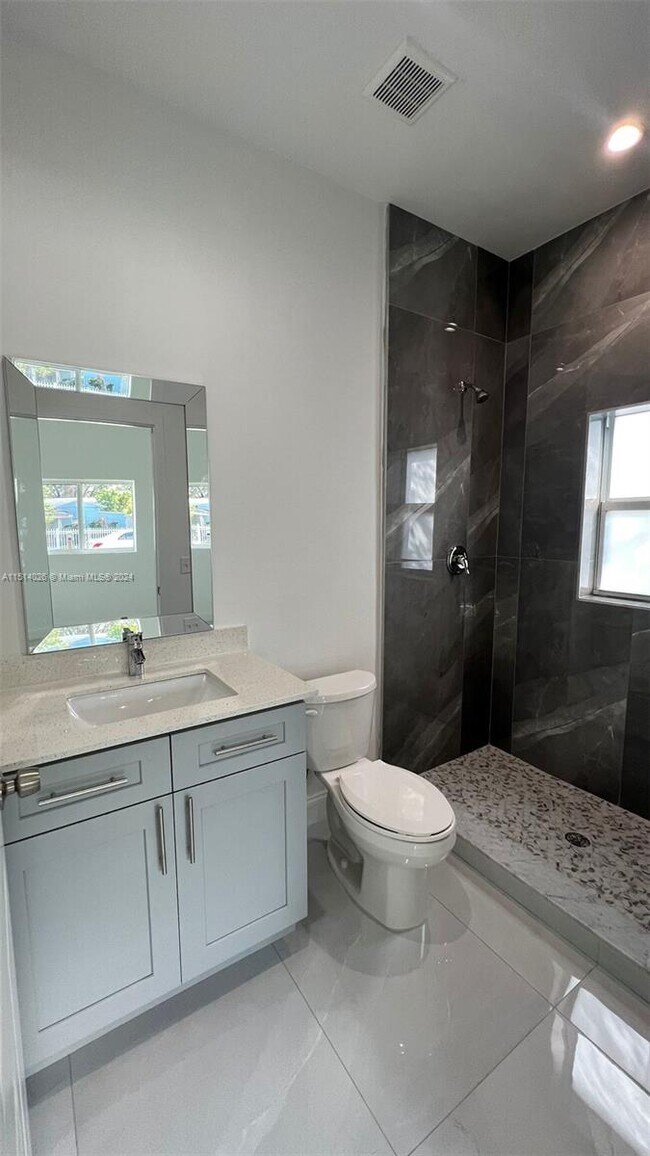 Foto del edificio - 2243 NW 98th St