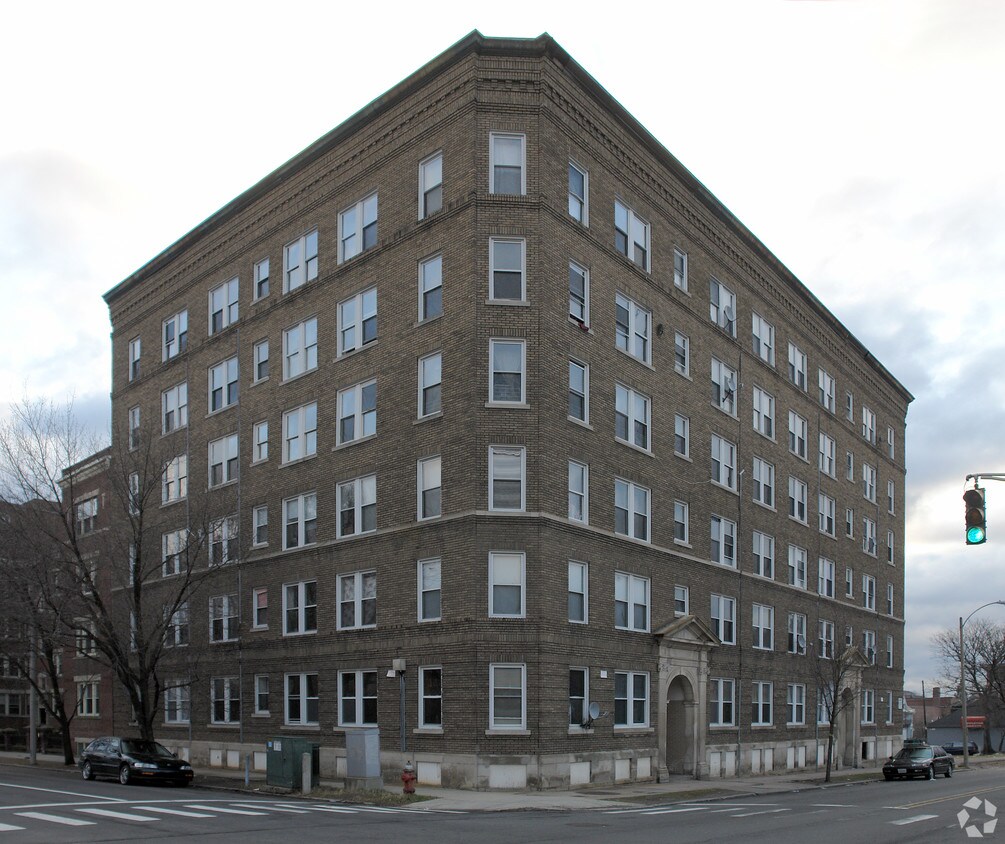 Building Photo - 461-463 Appleton St