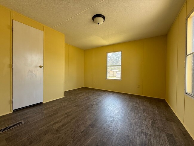 Foto del edificio - Two Bedroom Home for Rent