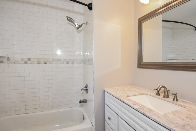 Foto del edificio - Fantastic 4bd/2ba home! Coming soon!