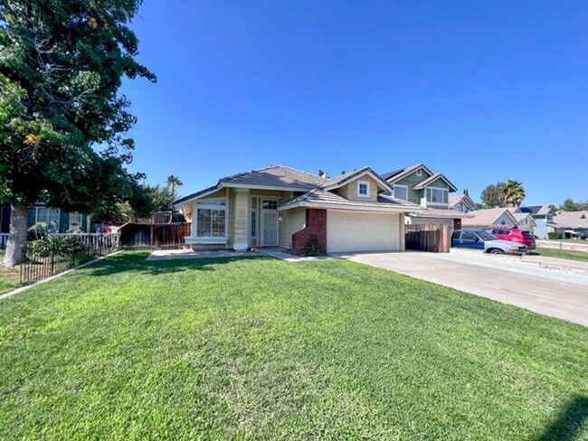 Foto del edificio - 3 Bedroom SINGLE STORY home located in Murrieta for LEASE!