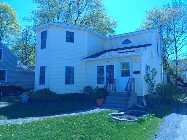 Building Photo - 208 Grove St