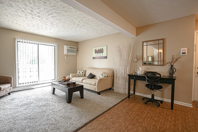 El Springbrook - Homestead Apartments