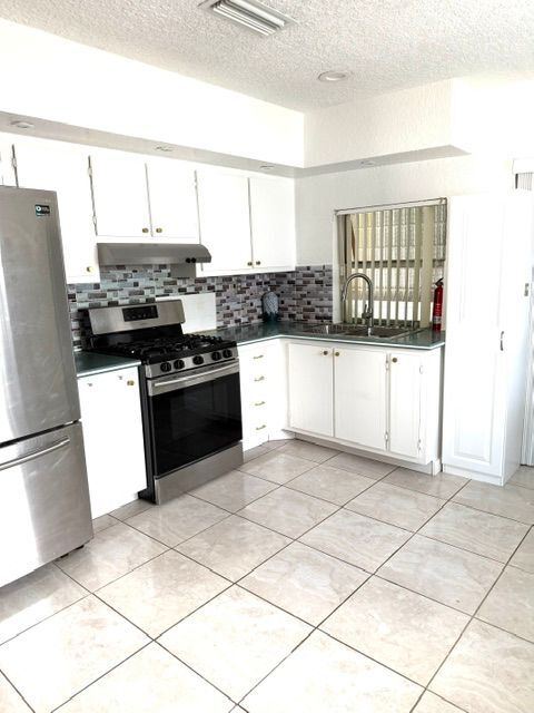 Foto del edificio - 2560 NW 81st Terrace