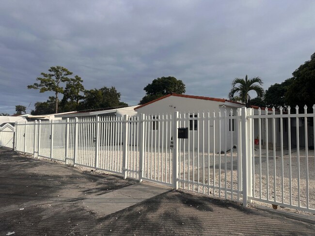 Foto del edificio - 3248 NW 102nd St