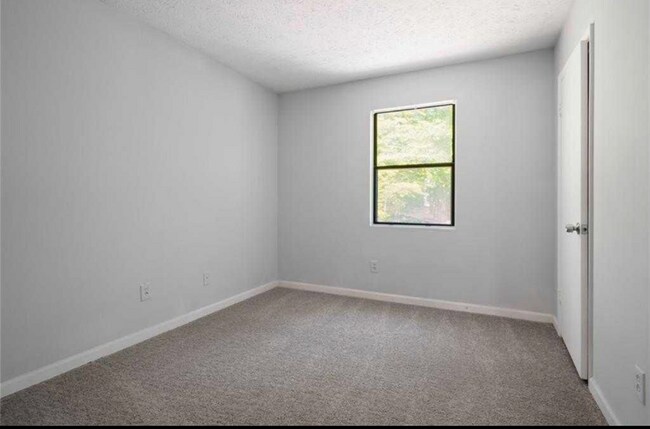 Foto del edificio - 1281 Sugarwood Ln