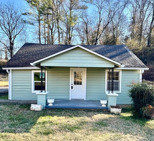 Building Photo - 833 Cumberland Dr