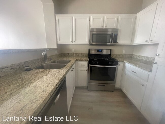 Building Photo - 3 br, 2.5 bath House - 1020 Dusty Creek St.