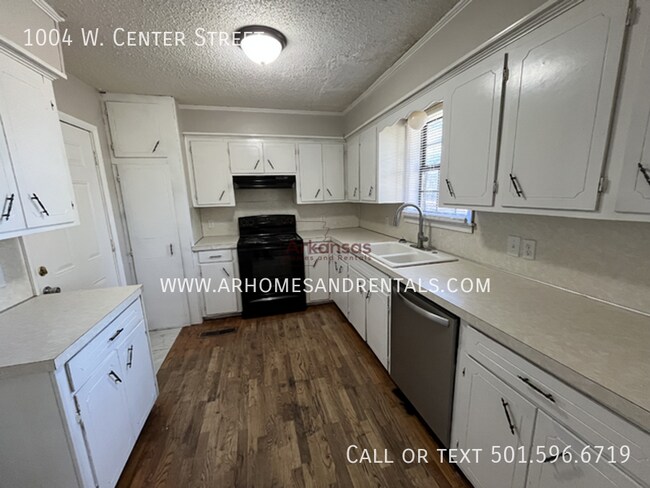 Foto del edificio - 1004 W Center St