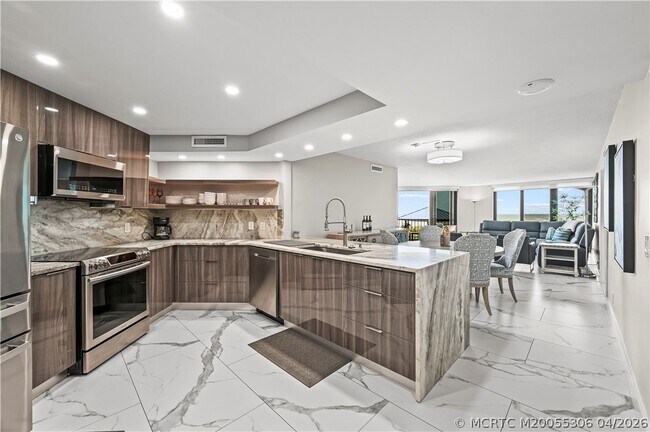 Foto del edificio - 9650 S Ocean Dr