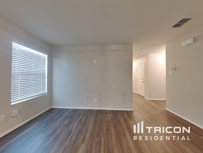 Building Photo - 460 Blue Crow Ln