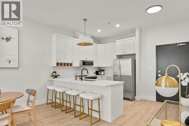 Photo du bâtiment - 364 Grand Ave E