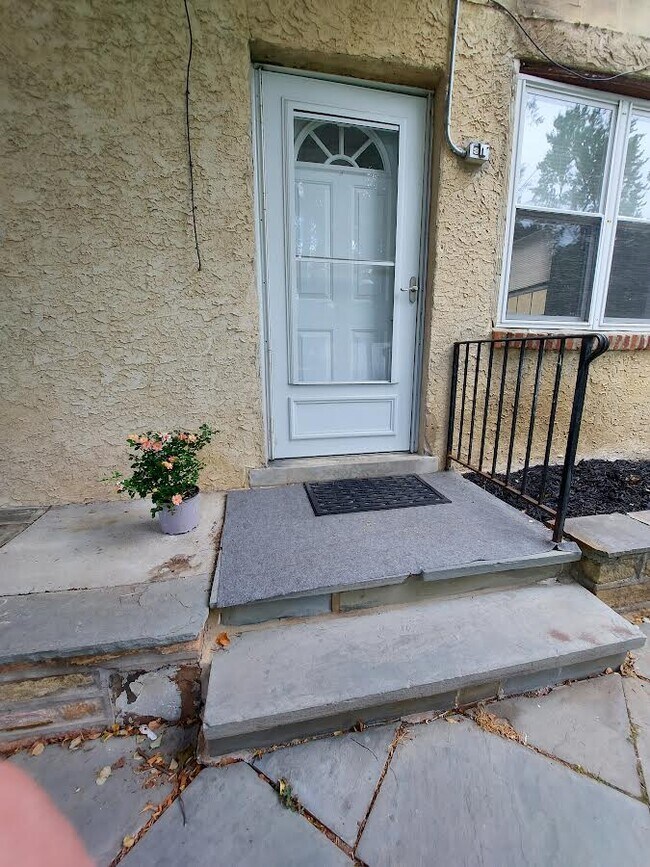 Entrance - 419 Ellerslie Ave