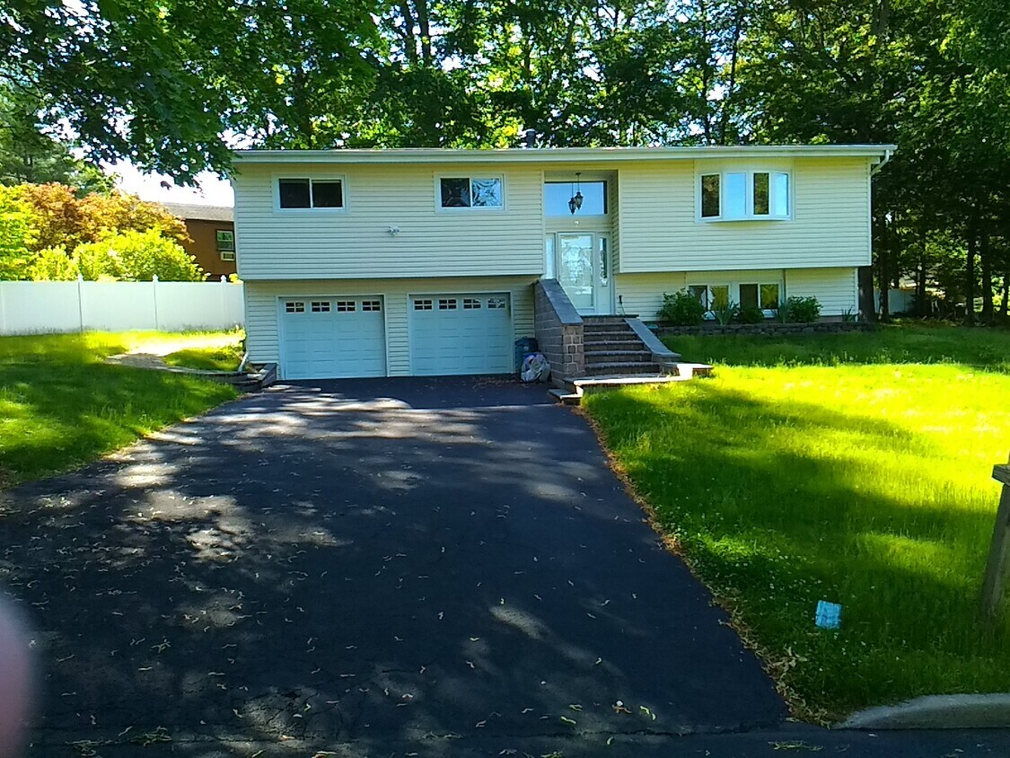 Primary Photo - 7 Corinthian Rd
