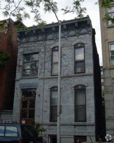 Building Photo - 2140 5th Ave