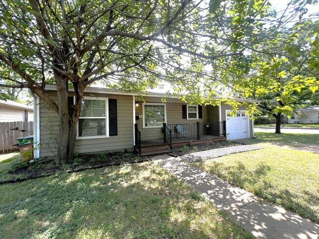 Foto del edificio - Furnished 2/2 Home in Crestview 3-12 month lease terms available