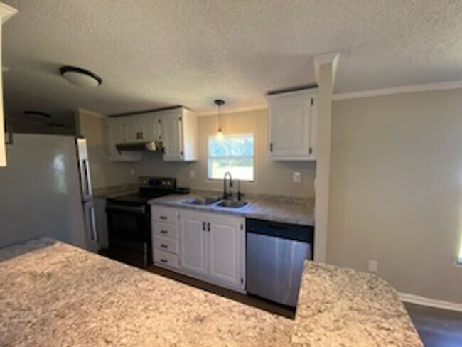 Foto del edificio - 320 Grummen Rd