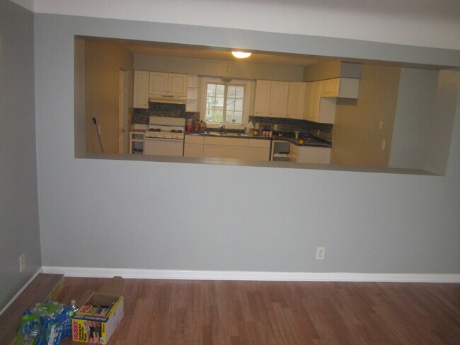 Foto del edificio - 4166 Pineport Rd