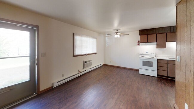 Living Room/Dinette - 55 E Mill St