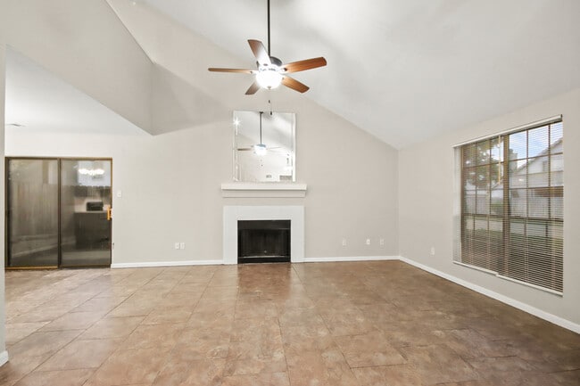 Building Photo - 7812 Theissetta Dr