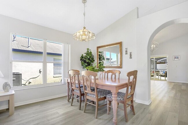 Foto del edificio - 7832 Myrtle Oak Ln