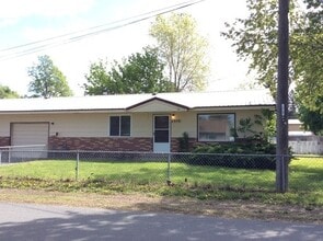 Building Photo - 2816-2818 N Ella Rd