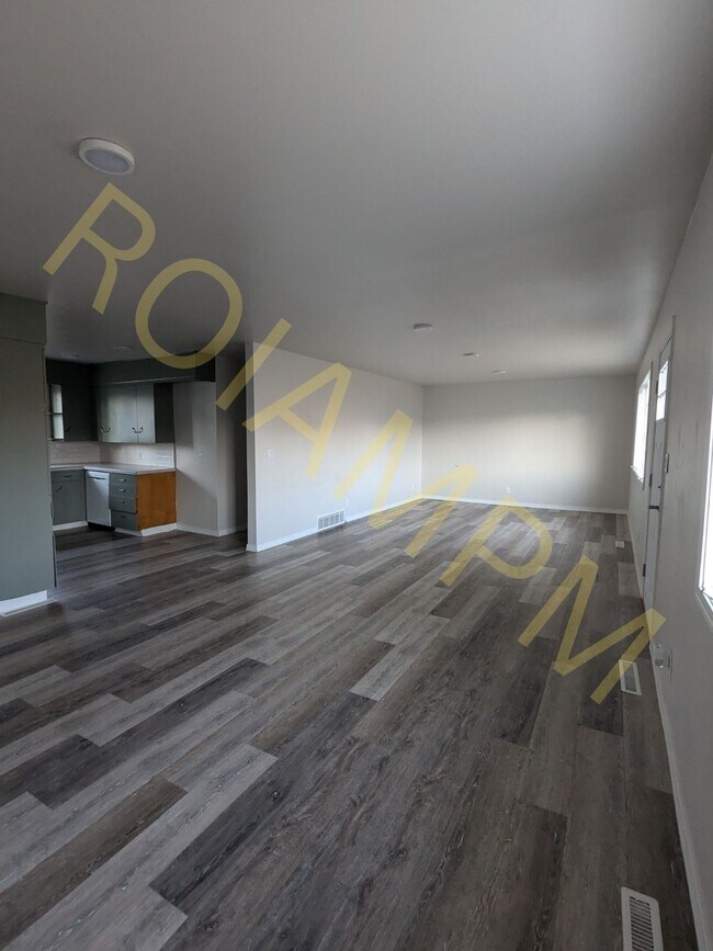 Building Photo - 824 Craven Ave
