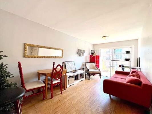 Foto principal - 305 Quincy St