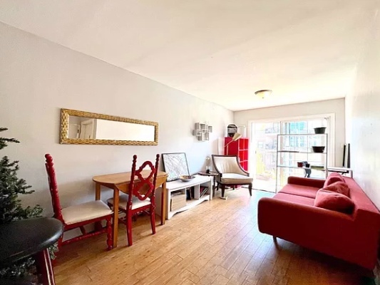Primary Photo - 305 Quincy St