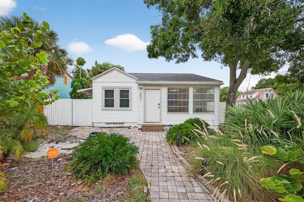 Foto principal - 2501 Oakdale St S