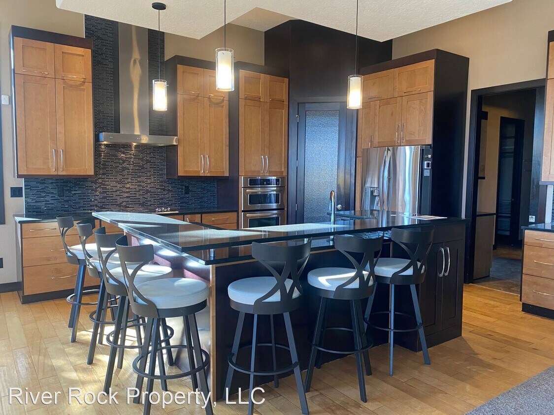 Foto principal - 5 br, 4 bath House - 3873 2nd St E