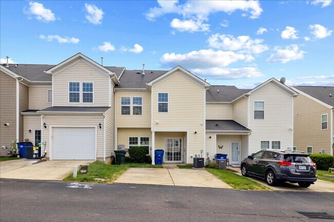 Foto del edificio - Well Maintained Three Bedroom Home!