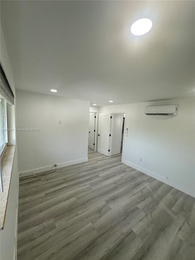 Building Photo - 3071 SW 27th Ave