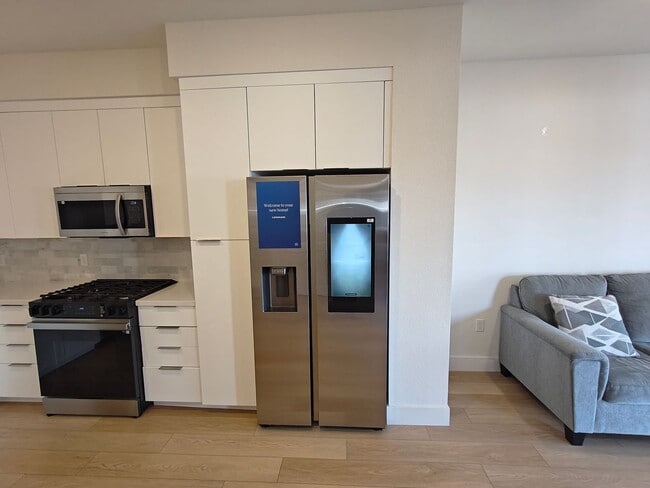 Foto del edificio - Luxury One-Bedroom Condo for Lease