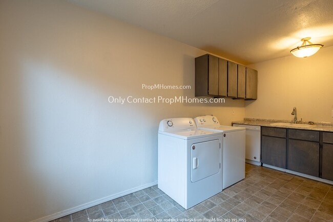 Building Photo - Charming Apartment of Pure Home Comfort!