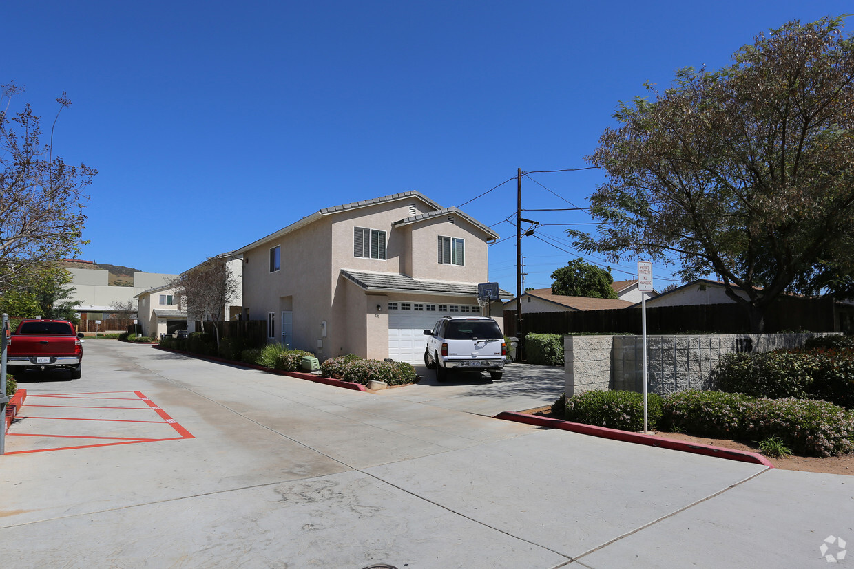 Building Photo - 1178 Persimmon Ave