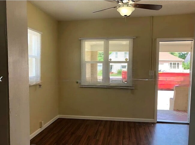 Building Photo - 1411 E Orman Ave