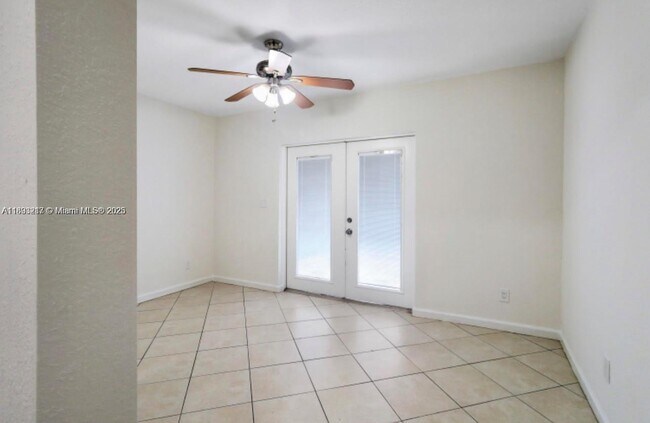 Foto del edificio - 817 SW 20th St