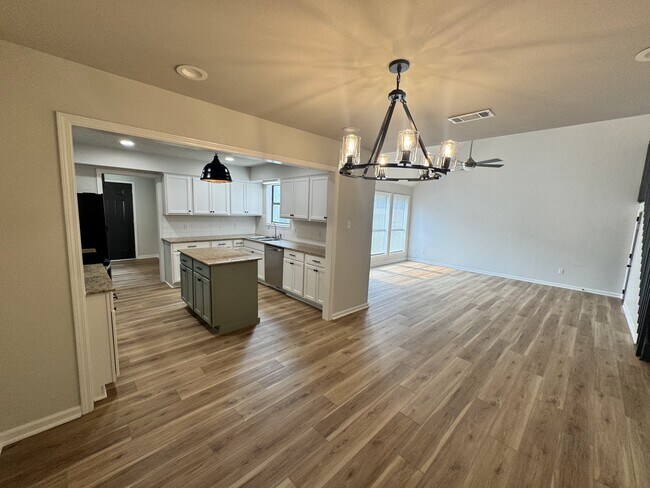 Foto del edificio - 4210 Waterwood Dr