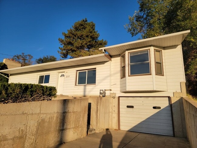 Building Photo - 210 N 700 E