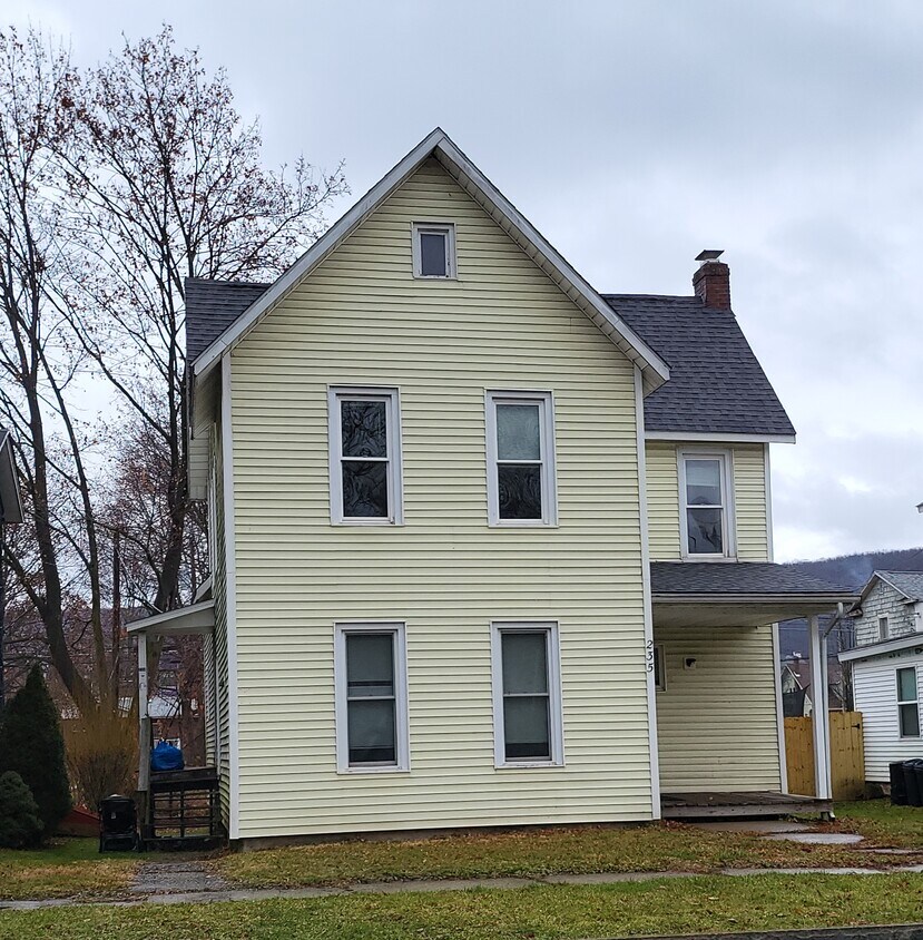 Primary Photo - 235 E 2nd St