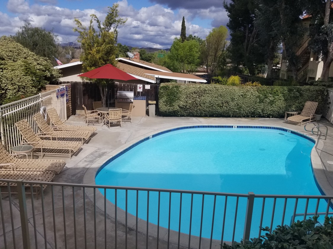 Pool/BBQ - 8755 Mesa Rd