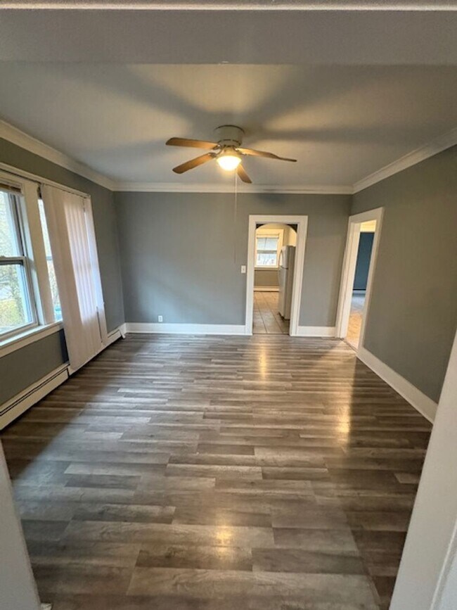 Building Photo - 2407 N Sheridan Rd