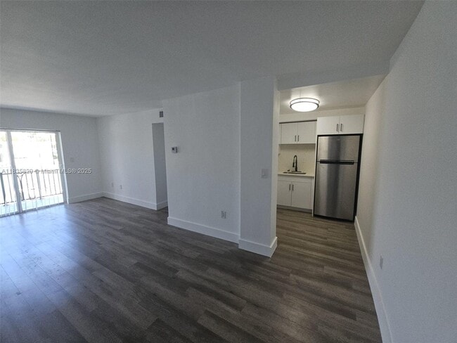 Building Photo - 8101 Crespi Blvd
